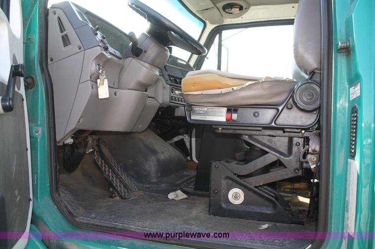 image for item D4855 2000 Ford / Sterling L7501 rodder jet truck