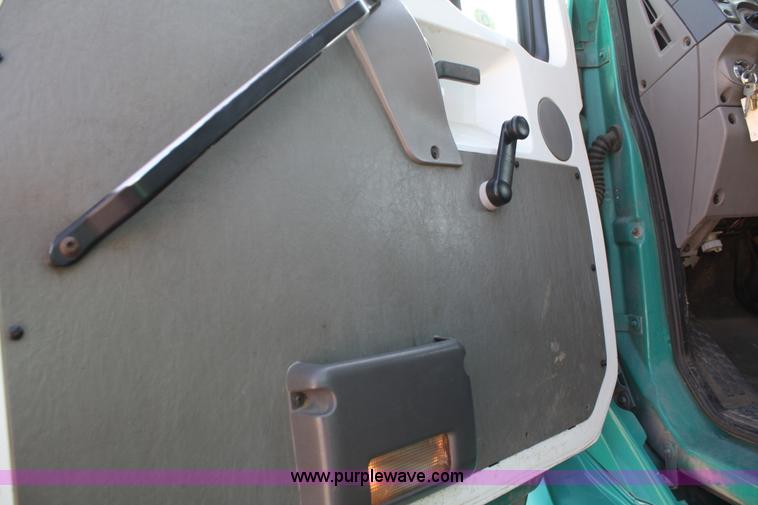 image for item D4855 2000 Ford / Sterling L7501 rodder jet truck