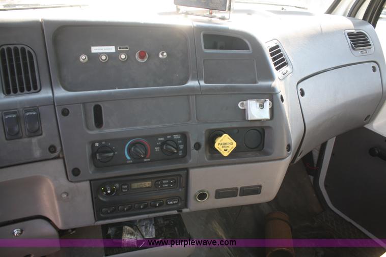 image for item D4855 2000 Ford / Sterling L7501 rodder jet truck