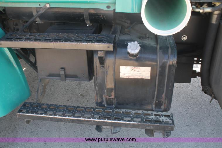 image for item D4855 2000 Ford / Sterling L7501 rodder jet truck