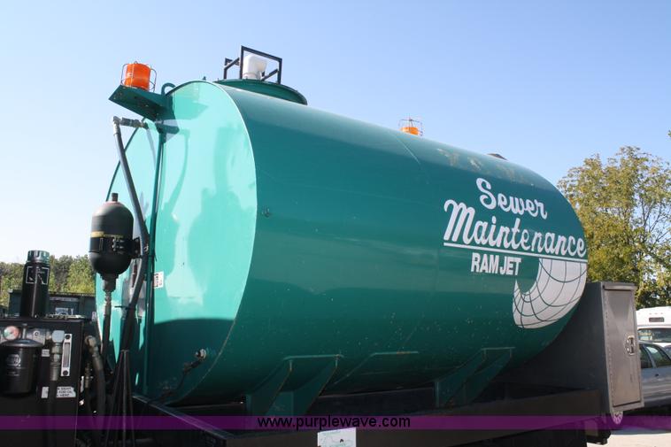 image for item D4855 2000 Ford / Sterling L7501 rodder jet truck