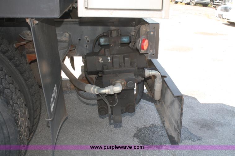 image for item D4855 2000 Ford / Sterling L7501 rodder jet truck