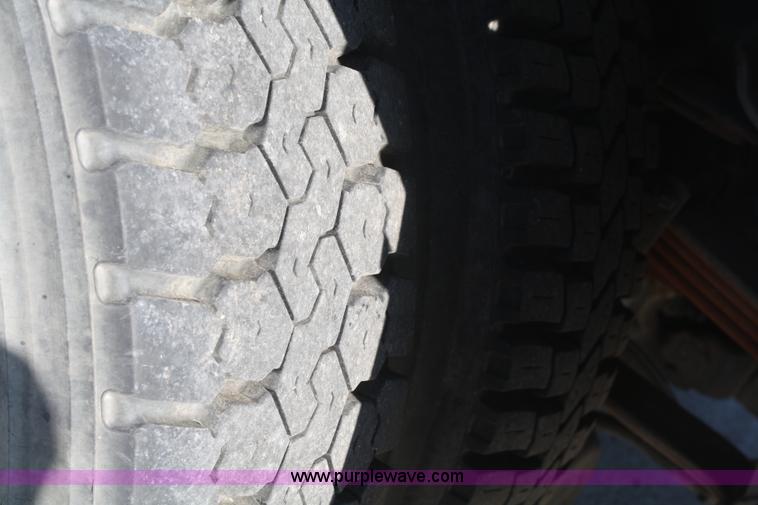 image for item D4855 2000 Ford / Sterling L7501 rodder jet truck