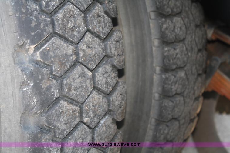 image for item D4855 2000 Ford / Sterling L7501 rodder jet truck