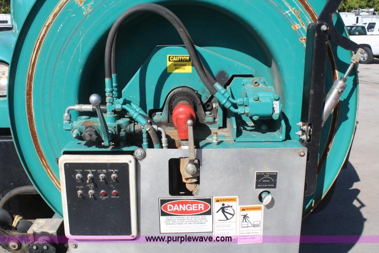 image for item D4855 2000 Ford / Sterling L7501 rodder jet truck