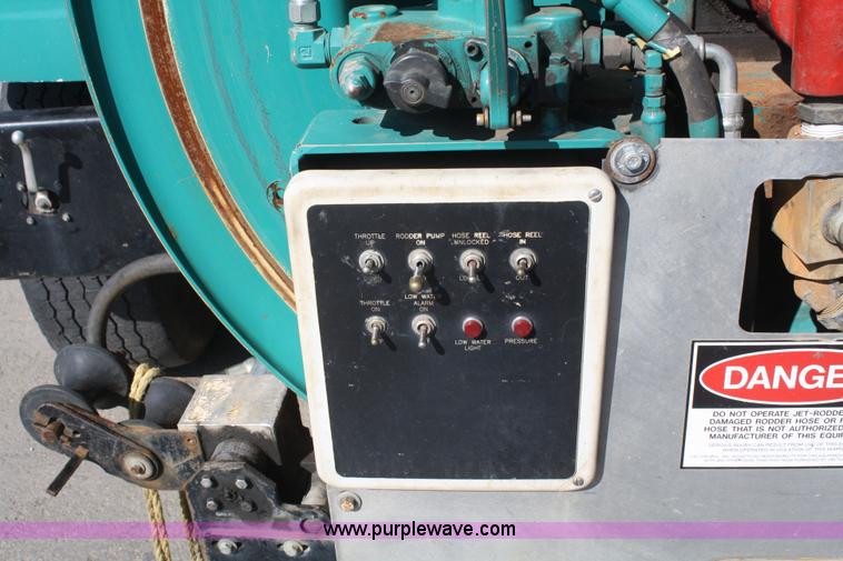 image for item D4855 2000 Ford / Sterling L7501 rodder jet truck