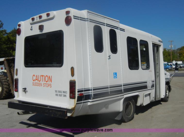 image for item D4862 2003 Ford Econoline E350 Super Duty bus