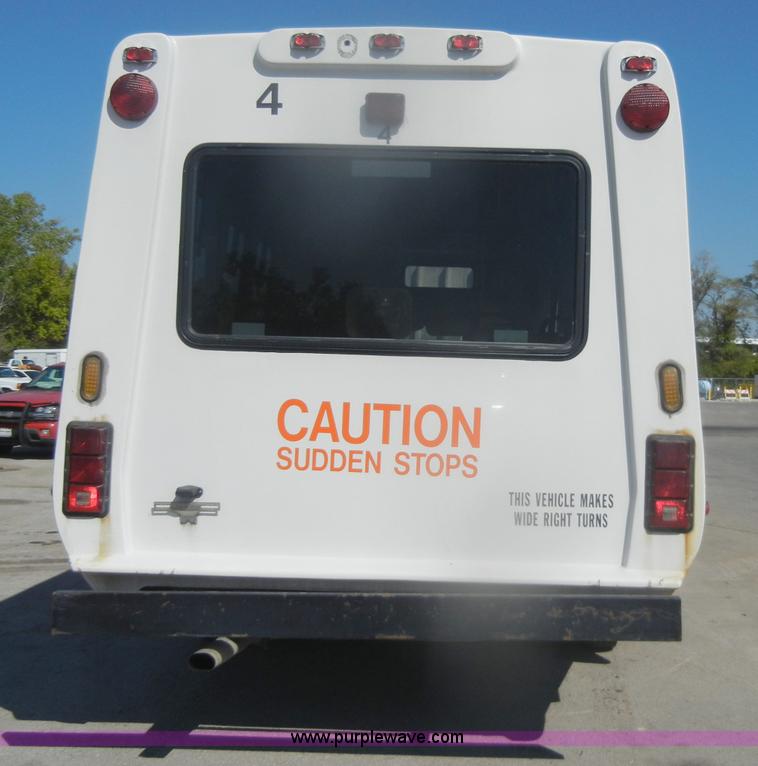 image for item D4862 2003 Ford Econoline E350 Super Duty bus