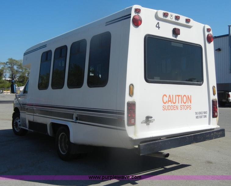 image for item D4862 2003 Ford Econoline E350 Super Duty bus