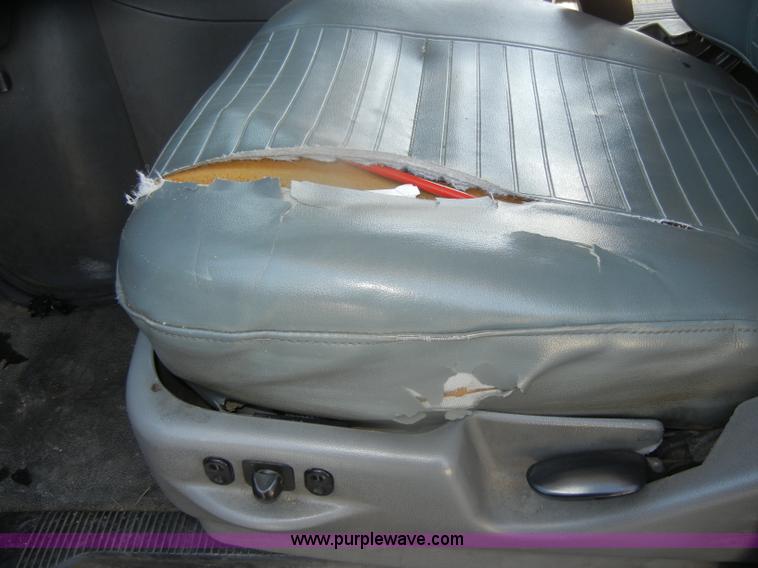 image for item D4862 2003 Ford Econoline E350 Super Duty bus