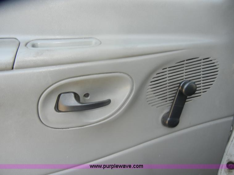 image for item D4862 2003 Ford Econoline E350 Super Duty bus