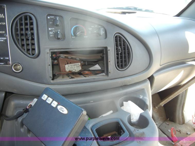 image for item D4862 2003 Ford Econoline E350 Super Duty bus