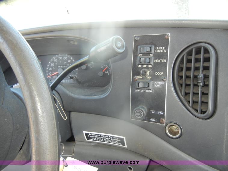 image for item D4862 2003 Ford Econoline E350 Super Duty bus