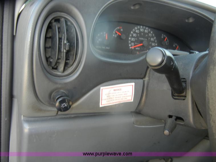 image for item D4862 2003 Ford Econoline E350 Super Duty bus