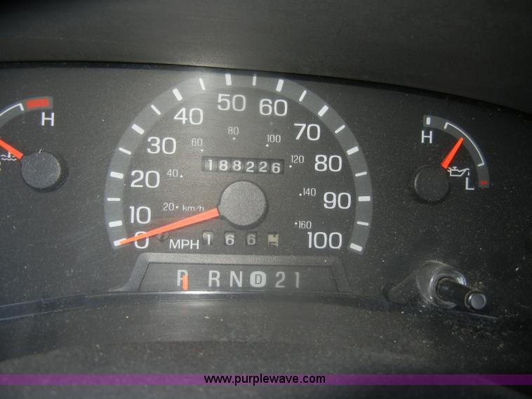 image for item D4862 2003 Ford Econoline E350 Super Duty bus