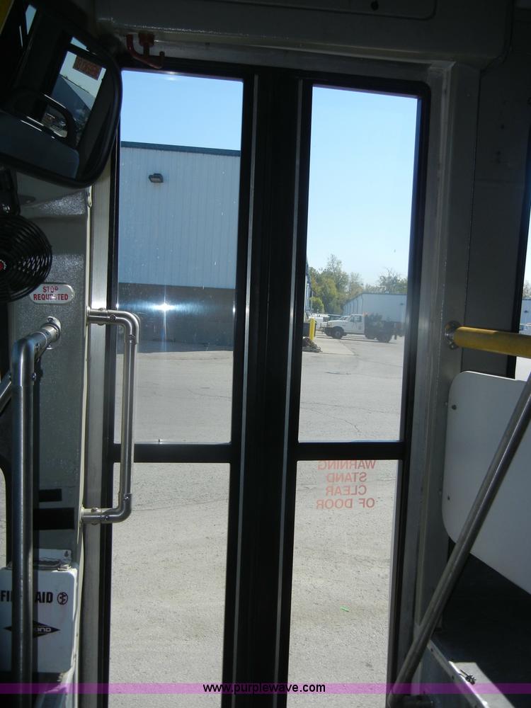 image for item D4862 2003 Ford Econoline E350 Super Duty bus