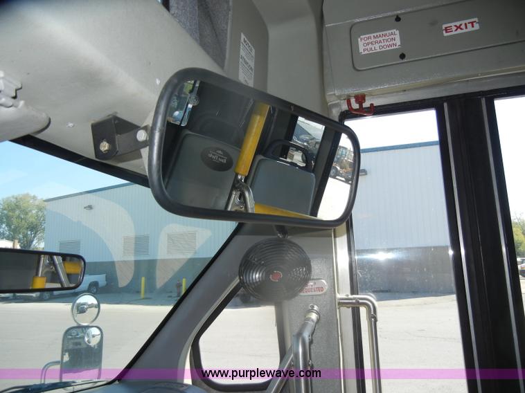 image for item D4862 2003 Ford Econoline E350 Super Duty bus