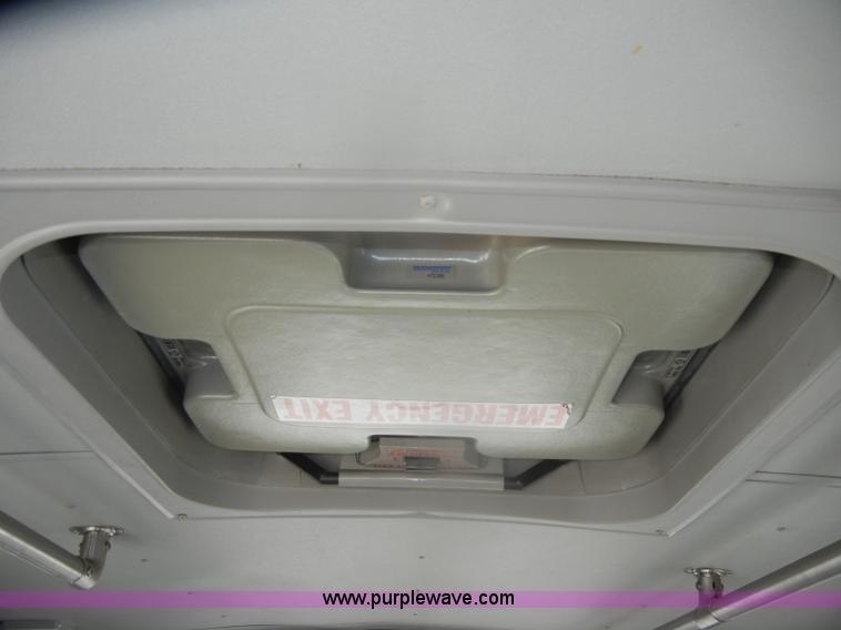 image for item D4862 2003 Ford Econoline E350 Super Duty bus