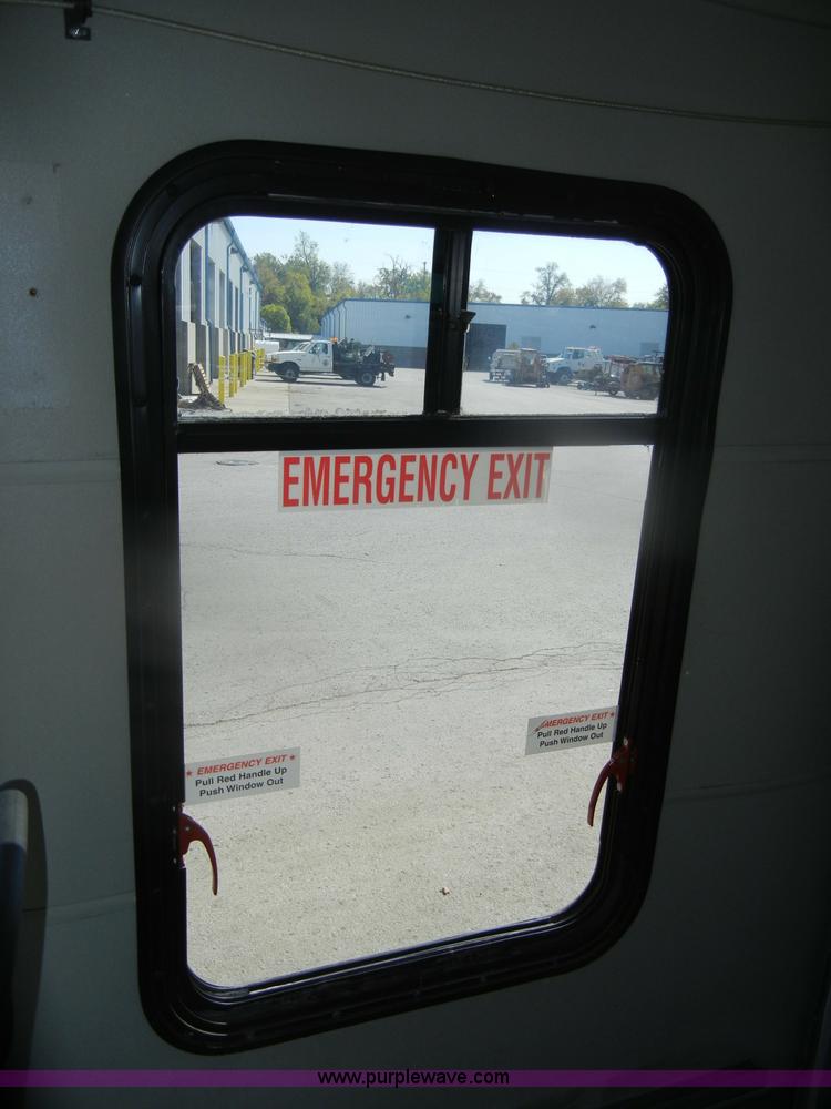 image for item D4862 2003 Ford Econoline E350 Super Duty bus