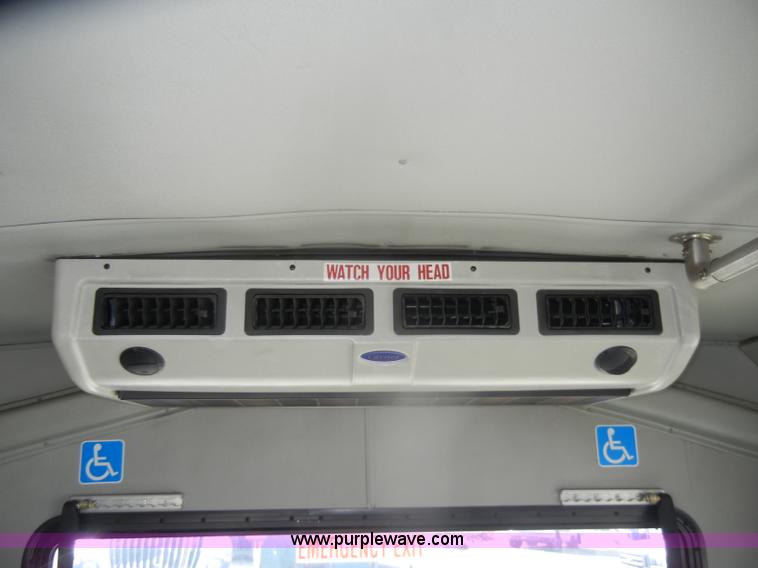 image for item D4862 2003 Ford Econoline E350 Super Duty bus