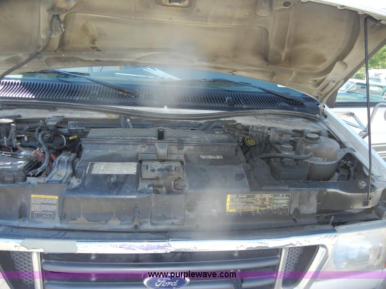 image for item D4862 2003 Ford Econoline E350 Super Duty bus
