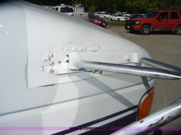 image for item D4862 2003 Ford Econoline E350 Super Duty bus