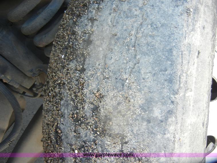 image for item D4862 2003 Ford Econoline E350 Super Duty bus