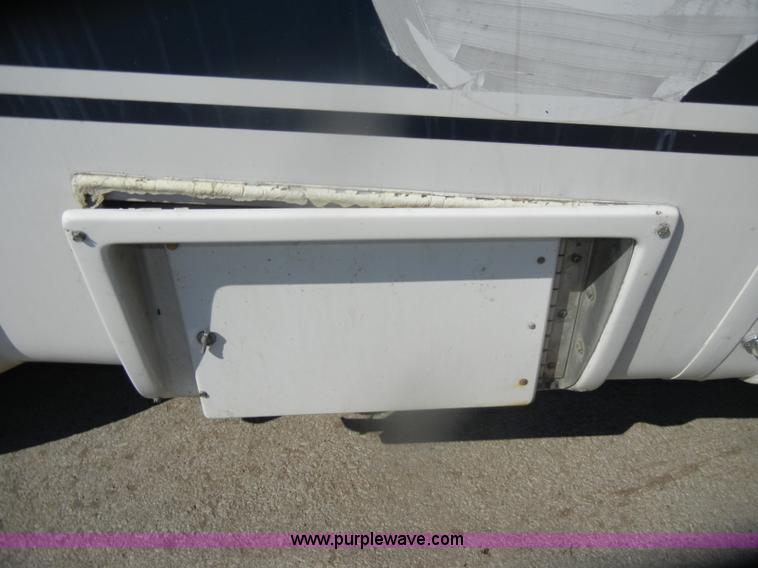 image for item D4862 2003 Ford Econoline E350 Super Duty bus