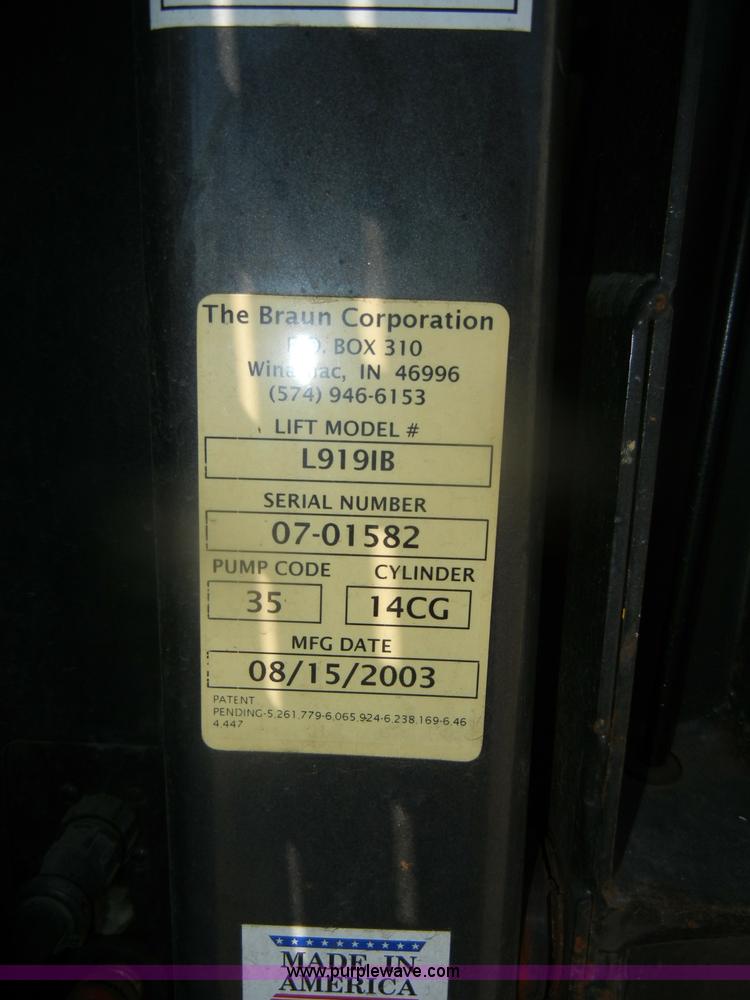 image for item D4862 2003 Ford Econoline E350 Super Duty bus