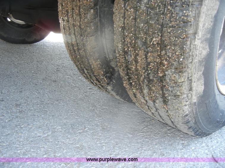 image for item D4862 2003 Ford Econoline E350 Super Duty bus