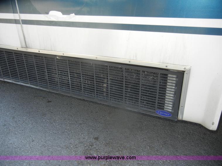 image for item D4862 2003 Ford Econoline E350 Super Duty bus