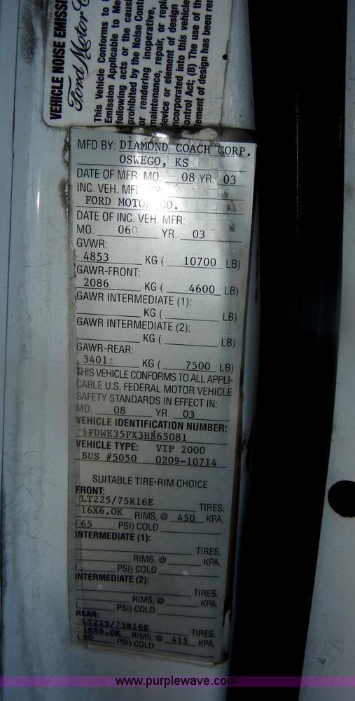 image for item D4862 2003 Ford Econoline E350 Super Duty bus