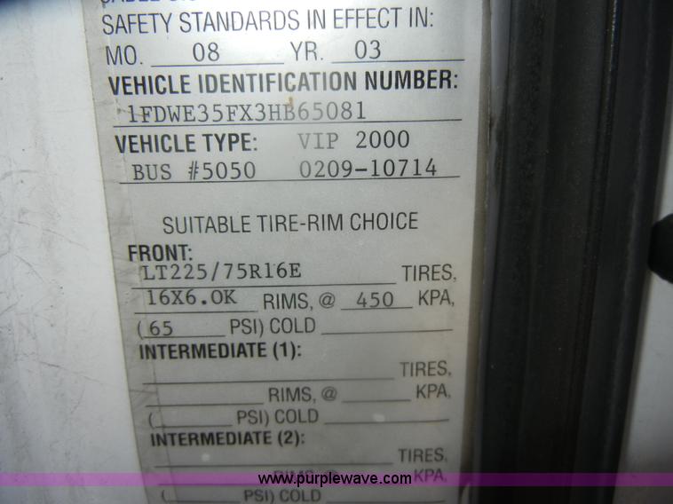 image for item D4862 2003 Ford Econoline E350 Super Duty bus