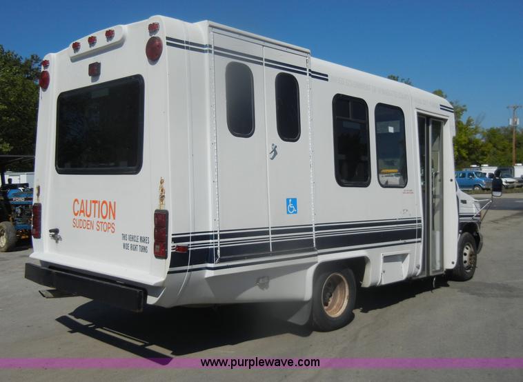 image for item D4863 2003 Ford Econoline E350 Super Duty bus
