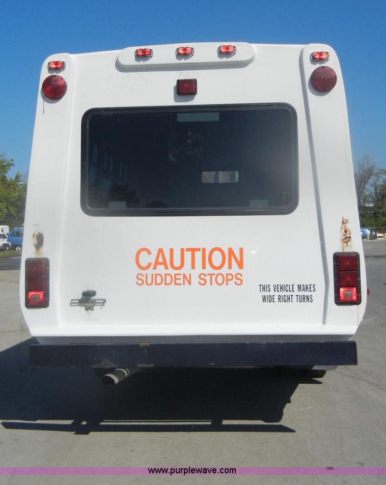 image for item D4863 2003 Ford Econoline E350 Super Duty bus