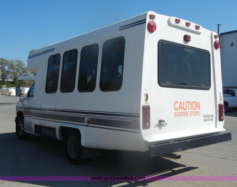image for item D4863 2003 Ford Econoline E350 Super Duty bus