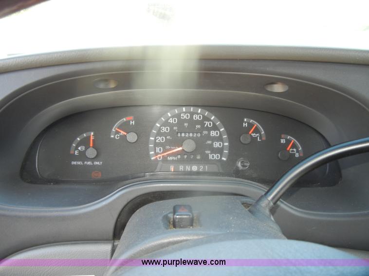 image for item D4863 2003 Ford Econoline E350 Super Duty bus