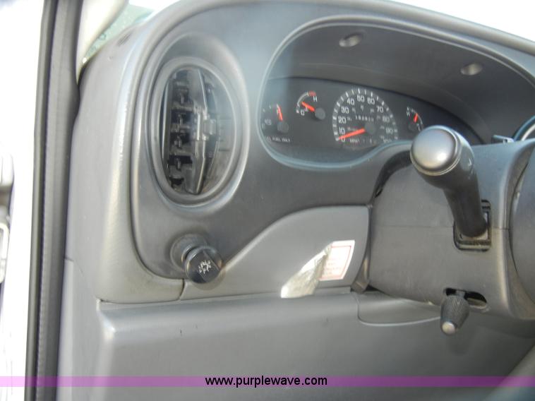 image for item D4863 2003 Ford Econoline E350 Super Duty bus