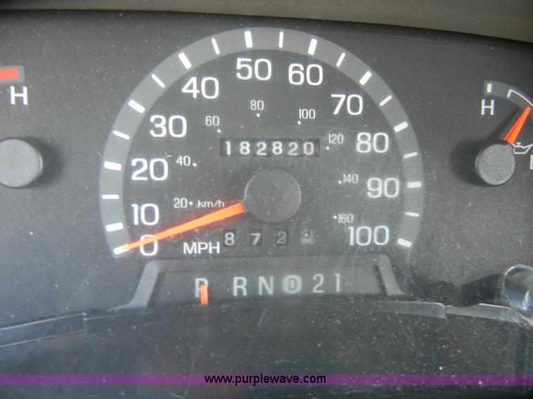 image for item D4863 2003 Ford Econoline E350 Super Duty bus