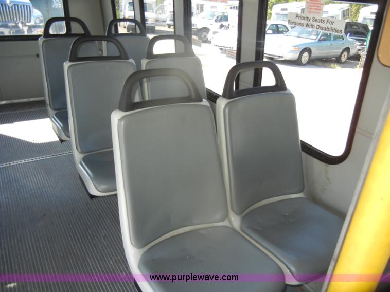 image for item D4863 2003 Ford Econoline E350 Super Duty bus