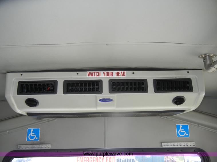 image for item D4863 2003 Ford Econoline E350 Super Duty bus