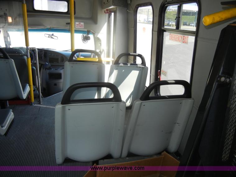 image for item D4863 2003 Ford Econoline E350 Super Duty bus