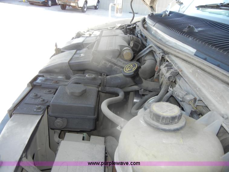 image for item D4863 2003 Ford Econoline E350 Super Duty bus