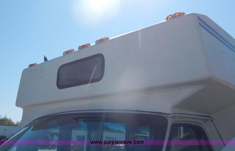 image for item D4863 2003 Ford Econoline E350 Super Duty bus
