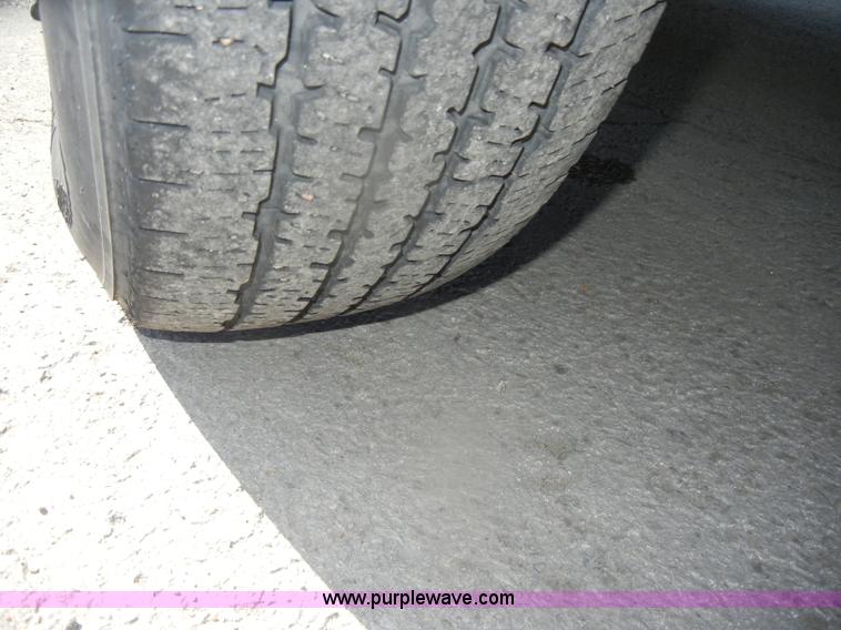 image for item D4863 2003 Ford Econoline E350 Super Duty bus