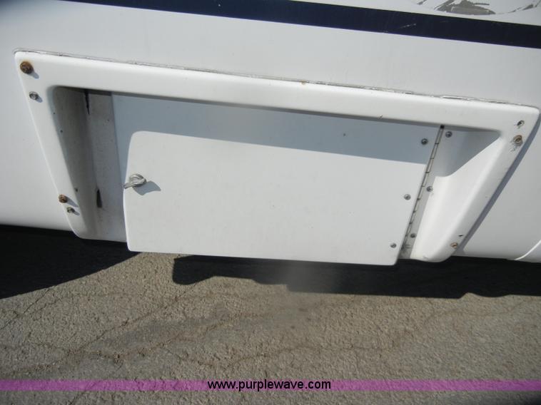 image for item D4863 2003 Ford Econoline E350 Super Duty bus