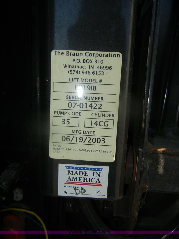 image for item D4863 2003 Ford Econoline E350 Super Duty bus