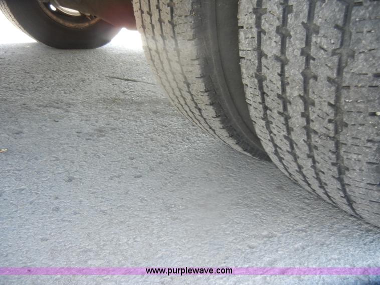 image for item D4863 2003 Ford Econoline E350 Super Duty bus