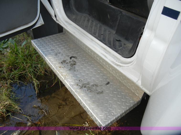 image for item D4864 2006 Ford Econoline E450 Super Duty bus
