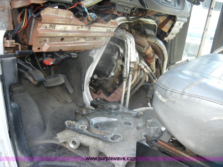 image for item D4864 2006 Ford Econoline E450 Super Duty bus